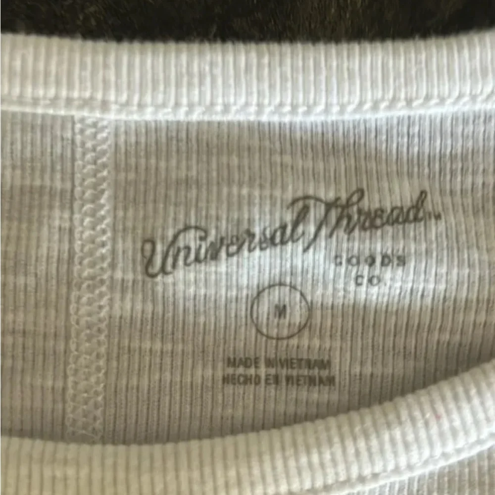 Universal Thread Ribbed White Top - Picture 2 of 3